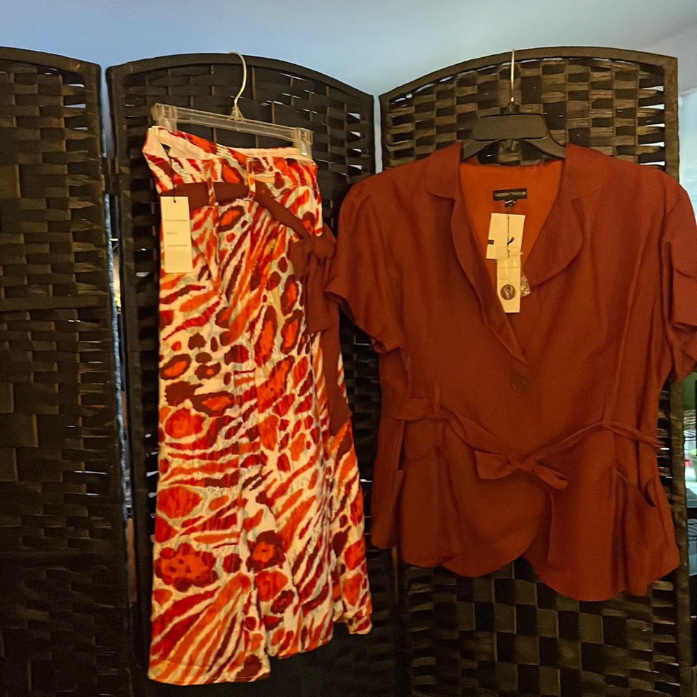 This is a 2 piece jacket and skirt with 2 belts on the jacket and skirt